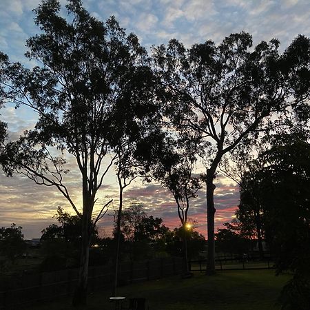 Готель Scenic Sunsets@Tamborine Екстер'єр фото